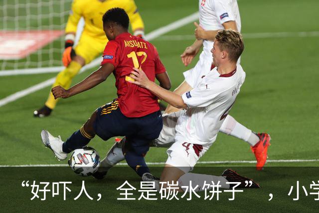 “好吓人，全是碳水饼子”，小学男生吃饭火了，网友：快戒面条吧
